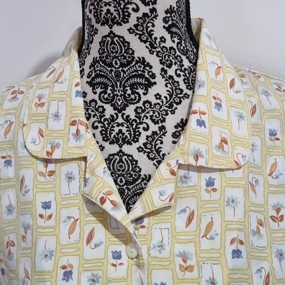 U&I, button-up top, pale yellow with floral print, size 16 - Picture 3 of 9